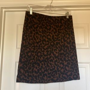Ellen Tracy leopard print skirt. Elastic waist. Size Small. Excellent condition